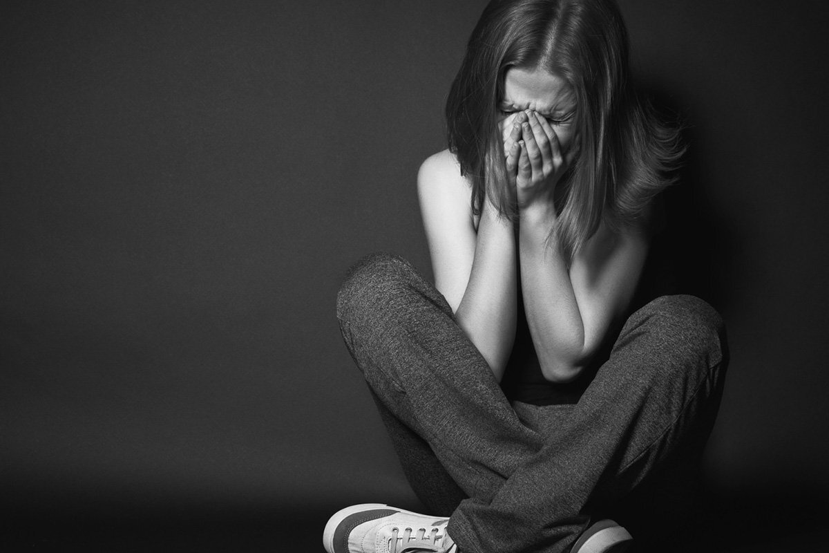 Рыдания могут длиться до 2 часов, потом неизменно наступит спад. Эта деятельность крайне энергозатратная, после долгого плача человек теряет силы и долго восстанавливатся. Источник - яндекс картинки.