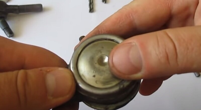 Не все рулевые наконечники имеют в своем корпусе отверстия для тавотницы