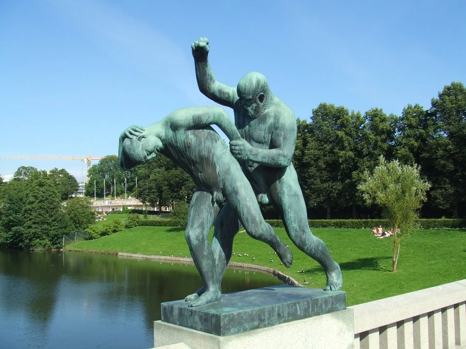 источник https://pixabay.com/photos/vigeland-frogner-frognerpark-naked-947342/