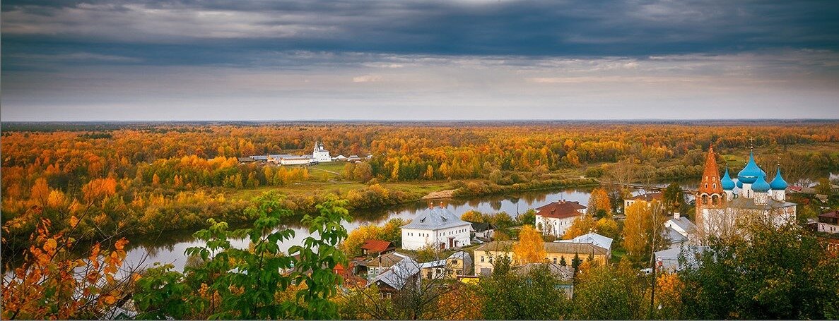 Гороховец, вид на Знаменский женский монастырь с другого берега Клязьмы (на котором, собственно, и расположен город), с Пужаловой горы, из Никольского мужского монастыря