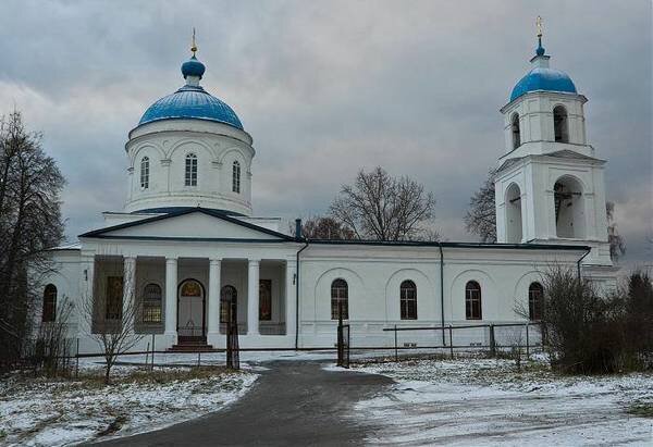 Первое упоминание о Покровской церкви в Головково датировано началом XVII века. В тот период времени она находилась на погосте. В начале XVIII века погост был уничтожен, церковь также исчезла.