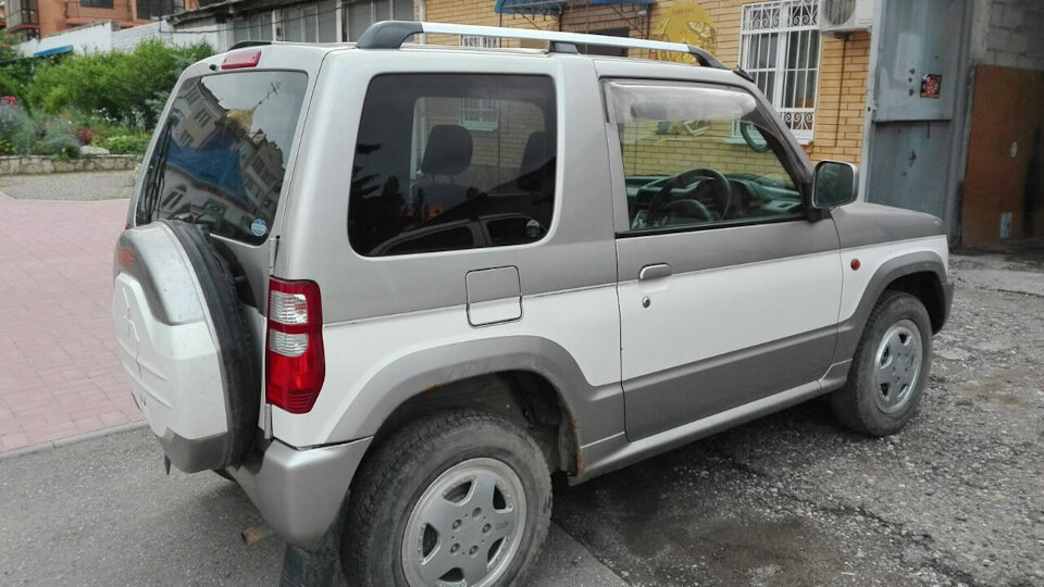  Mitsubishi Pajero Mini