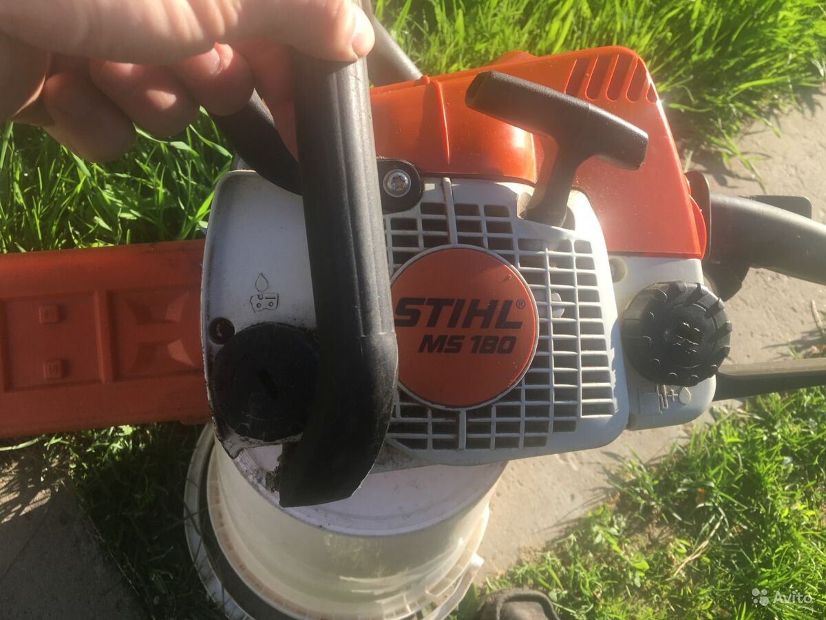 Заливает бензопилу штиль 180. Штиль МС 180 масло в бензин. Stihl 180 бензопила заливать масло. Масло для бензопилы штиль 180 в бензин. Коса штиль 250 масло.