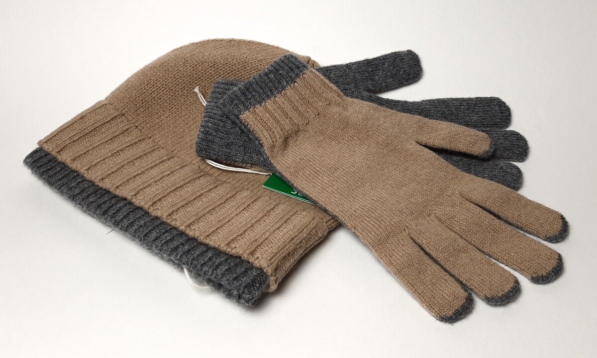 Шапка с перчатками