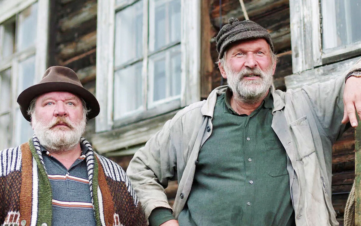 В главных ролях вдовца Лехи и старого холостяка Гришки - Роман Мадянов и Федор Добронравов