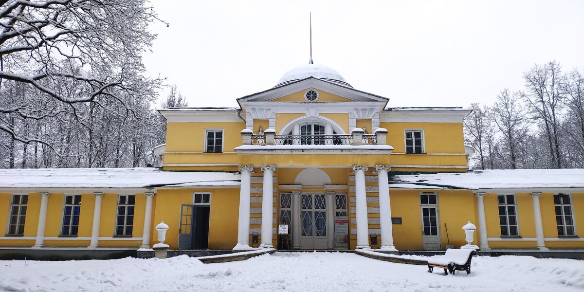 Главный дом усадьбы. Фото авторов