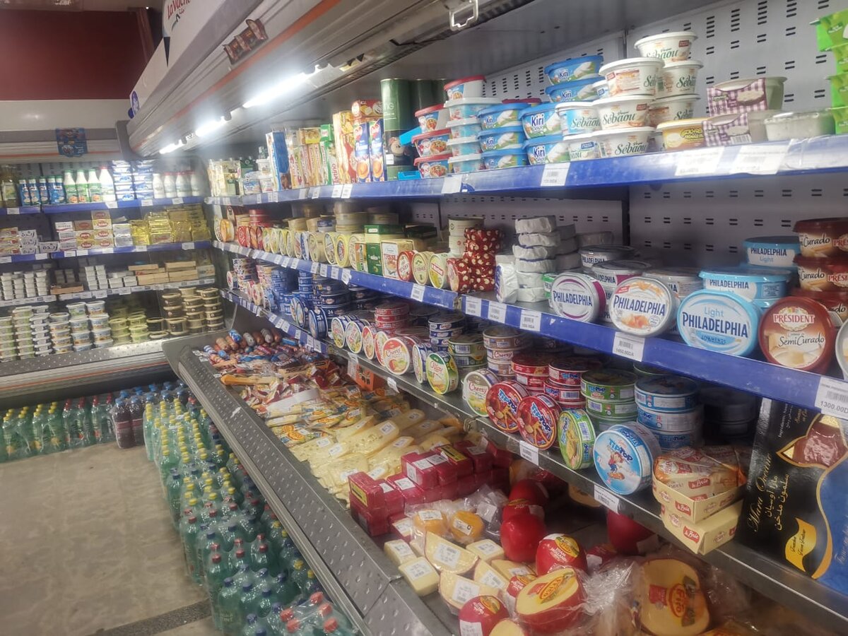 Продуктовые полки алжирских магазинов. Фото из личного архива, листайте вправо.