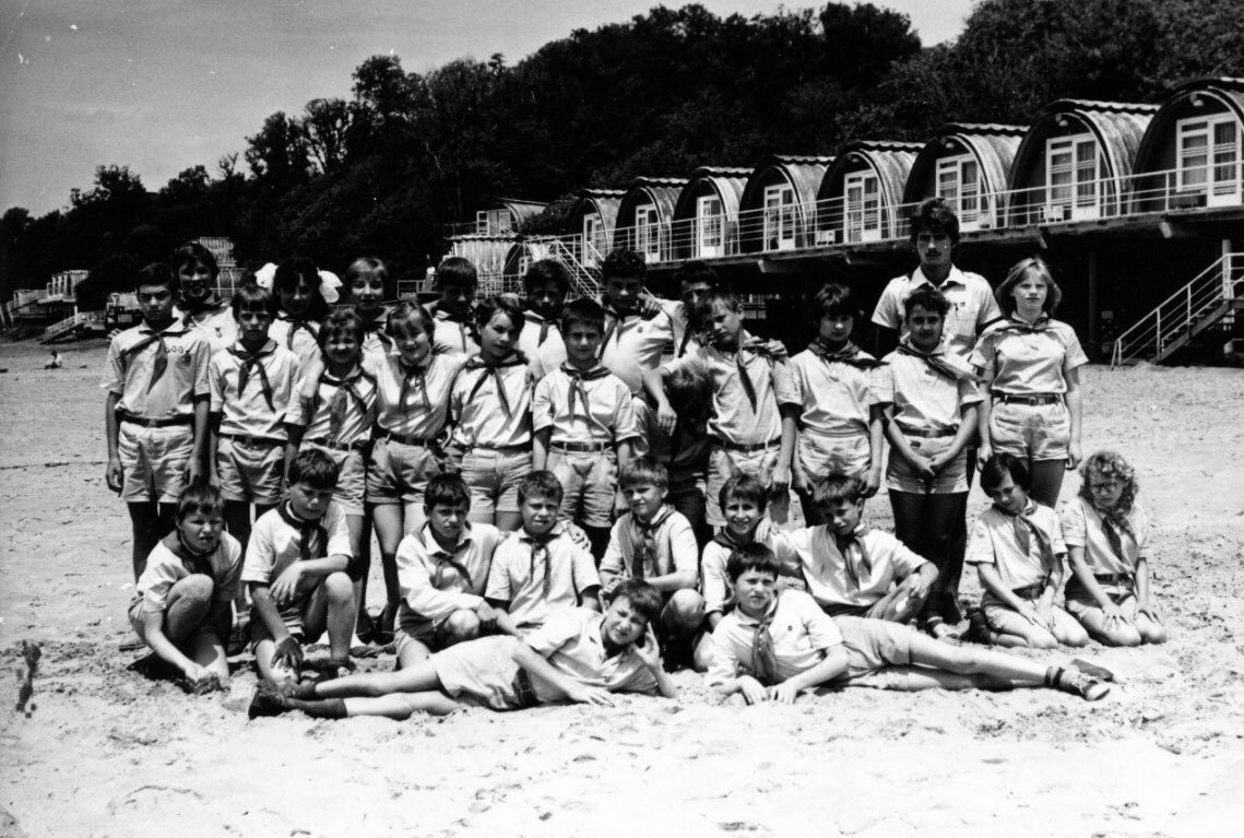 Сегодня многие дети едут на каникулах в летние лагеря. После чего пишут в мессенджерах своим родителям, что там плохие условия и требуют забрать их обратно в город. И в этом они далеко не оригинальны.-4