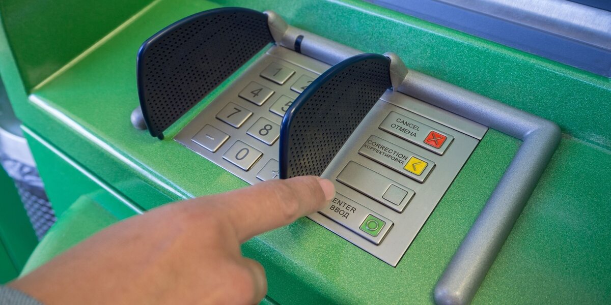 Почему во всех банкоматах установлены металлические кнопки, не покрытые краской?