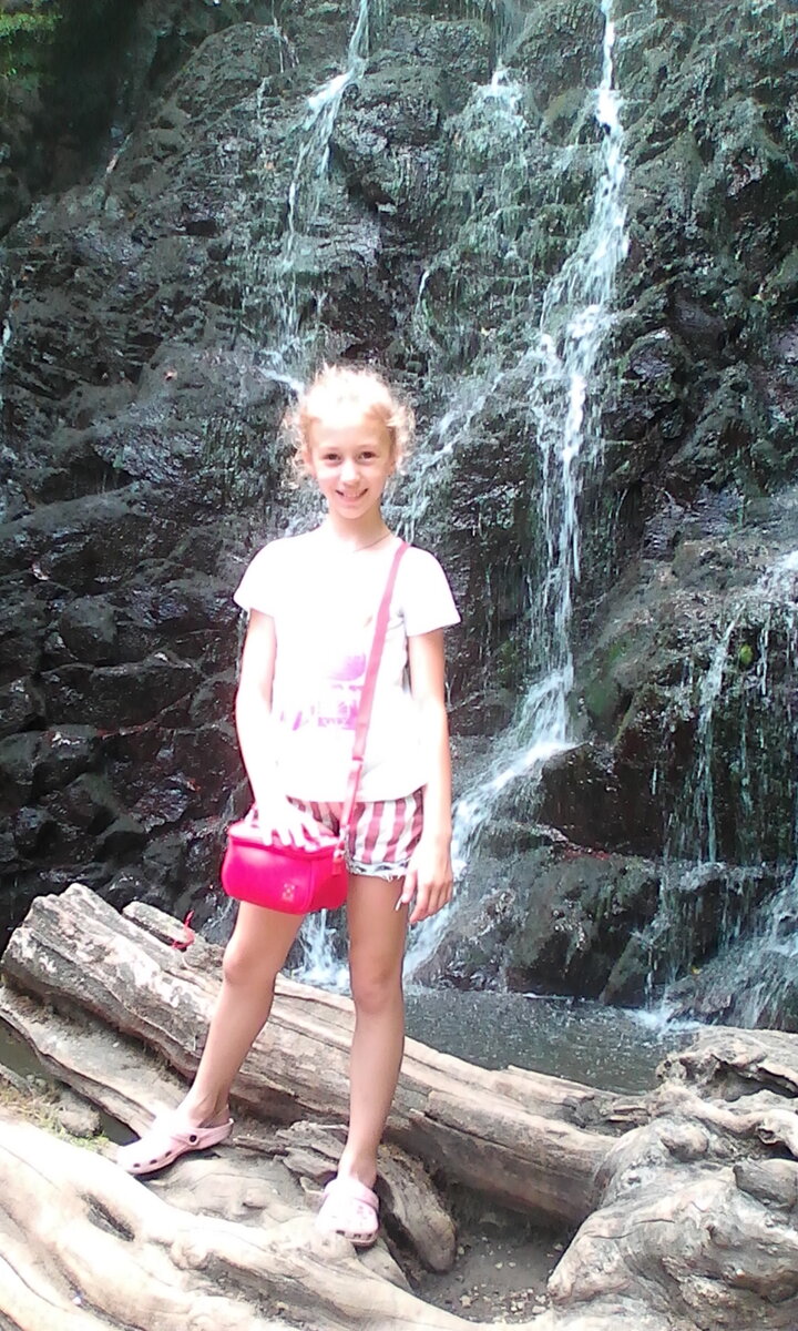 До сих пор в некоторых местах отсутствуют даже тропинки