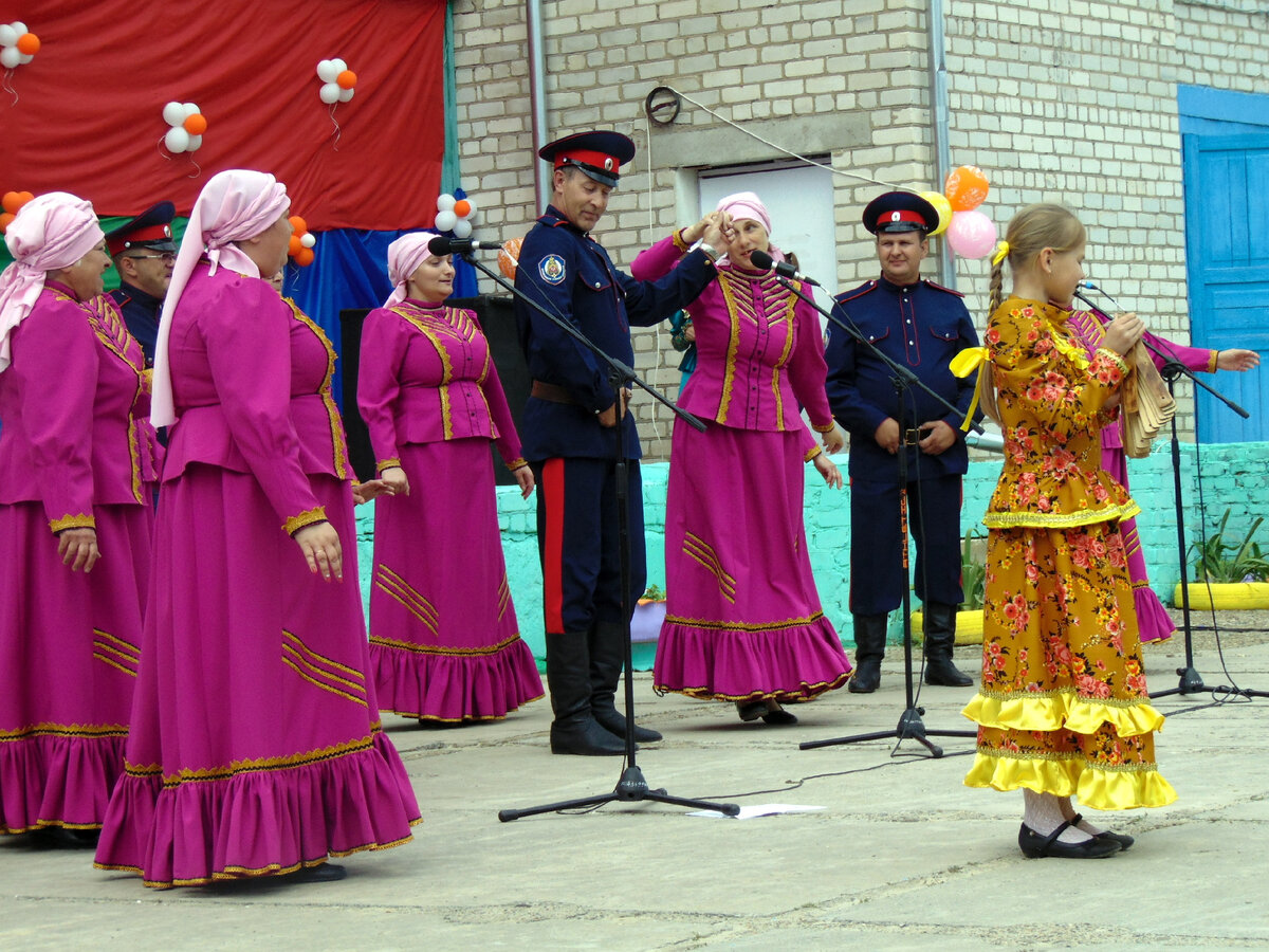 Казачий ансамбль в нашей станице. 