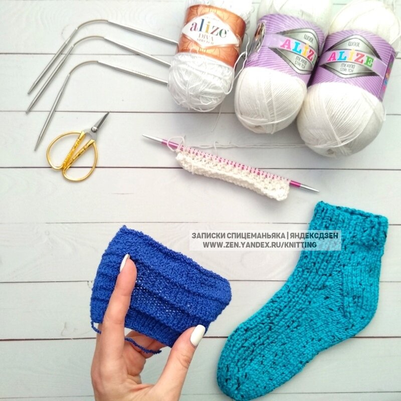 Стрейчевая пряжа, о ней ниже. Листайте