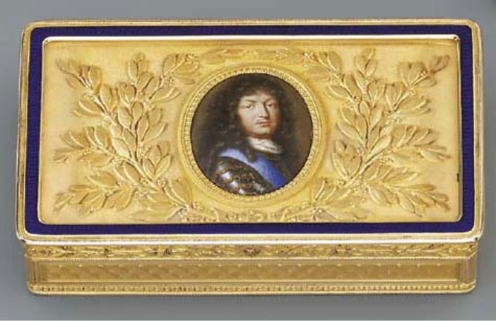 Эмалированная золотая табакерка с эмалевой миниатюрой, на которой изображение короля Людовика XIV. Франция (1638-1715)