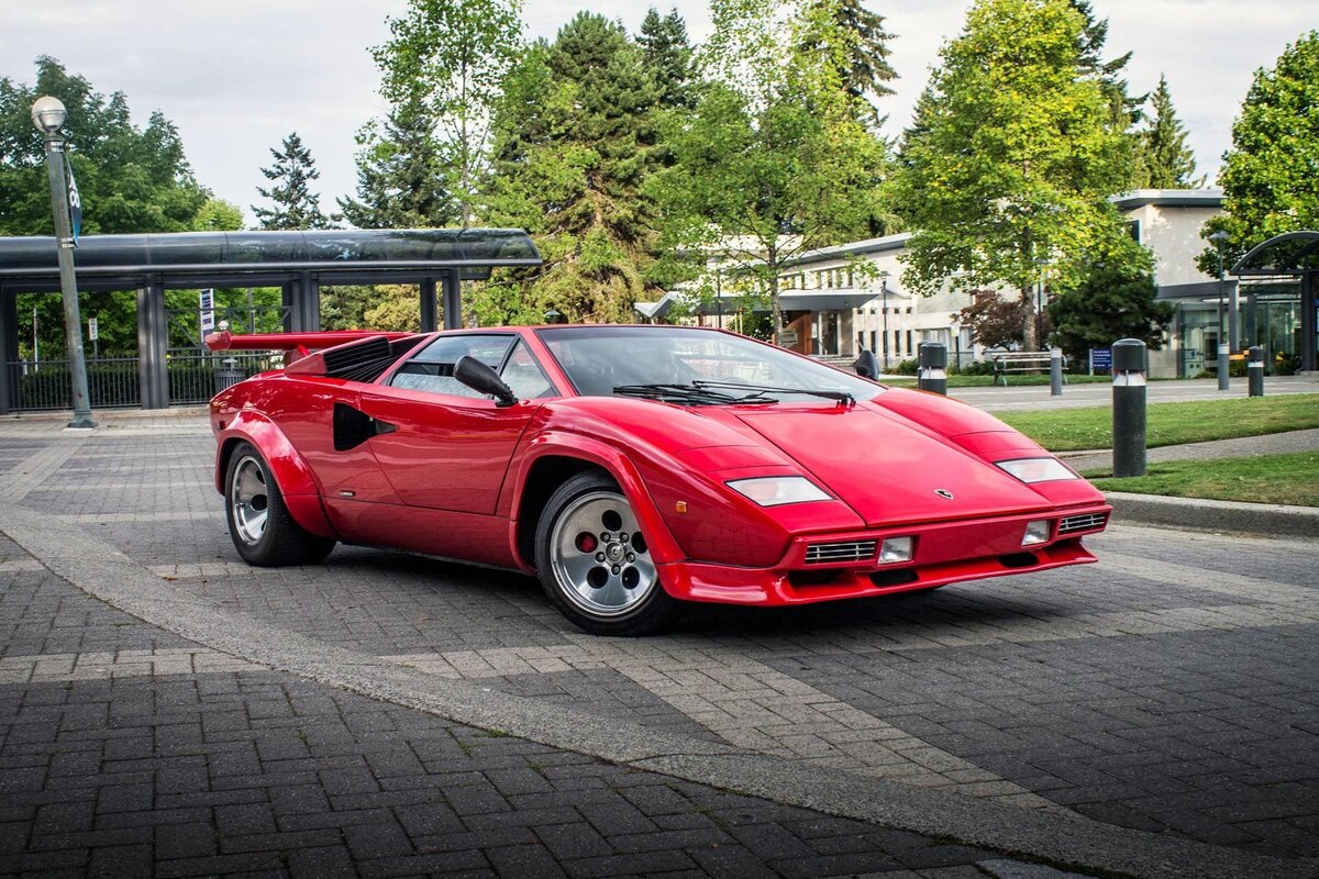 “Lamborghini Countach” 1984