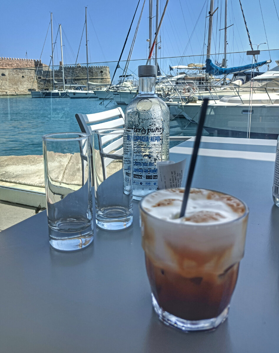 Сделай паузу - выпей кофе. Летом лучше холодный. Такое у меня "здесь и сейчас" (фото автора)