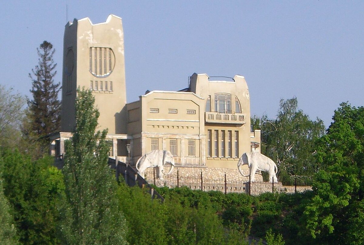 "Дом со слонами"