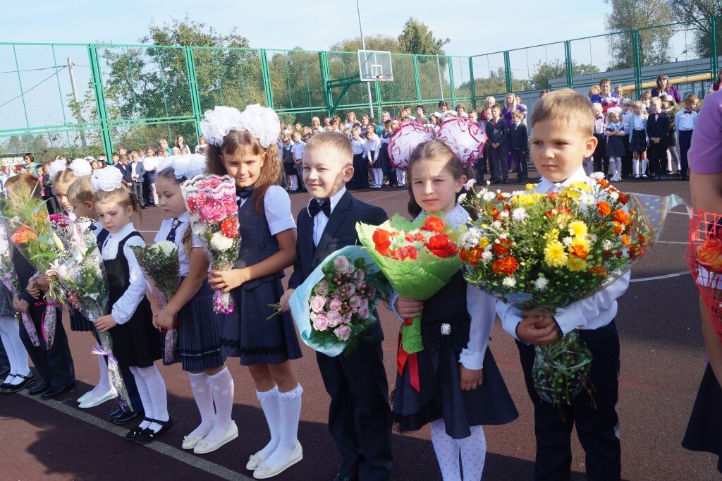 Курская область будет ли 1 сентября. Школы в сентябре не откроют. Школа 1 курск. Школа номер 13 мурманск с первоклассниками. Курская область будет ли 1 сентября.