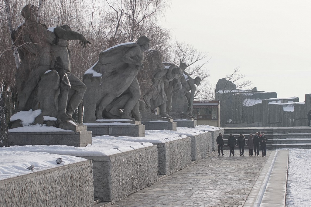 Сталинград сейчас называется. Мамаев Курган Сталинградская битва. Памятник защитникам Сталинграда на Мамаевом Кургане. Мемориал Сталинградская битва в Волгограде. Сталинградская битва защитники Сталинграда