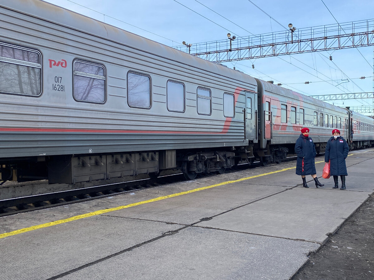 Пара занимается сексом прямо в вагоне московского метро!