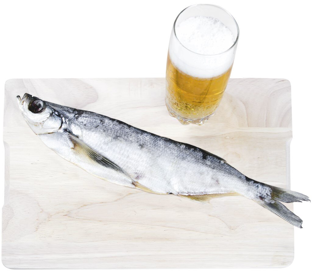 Кстати, вяленая чехонь прекрасная закуска к пенному.