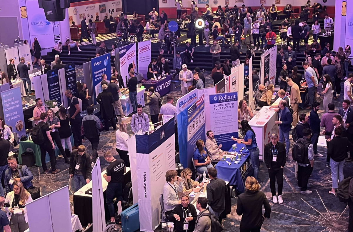 Фото из официальных групп Affiliate Summit East в социальных сетях 