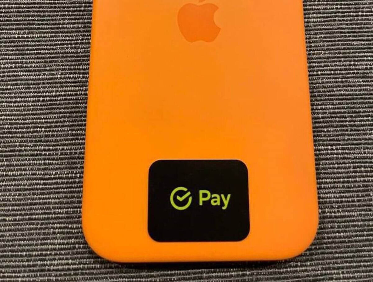    Стикер Сбербанка намного меньше аналогов от других банков