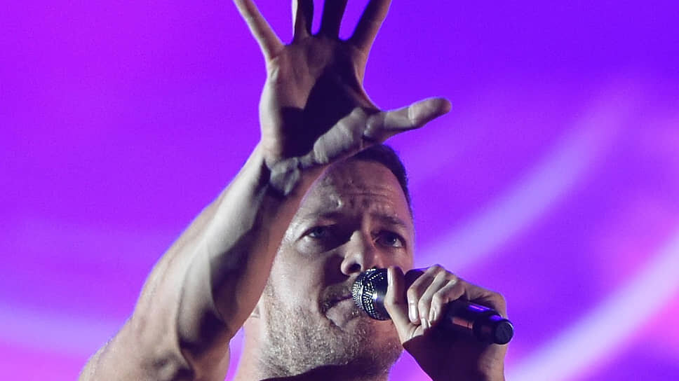 Фото: Петр Кассин / Коммерсантъ📷Лидер Imagine Dragons Дэн Рейнольдс предпочитает не отвечать на кампанию массового хейта резкими жестами