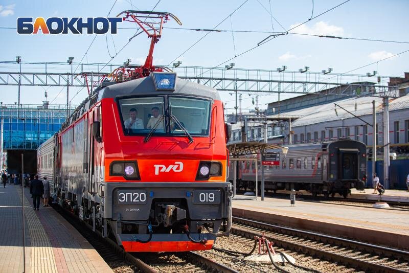 Ростов на дону волгодонская. Поезд Ростов. Ростов железная дорога. Поезд Ростов Москва. Электричка Ростов