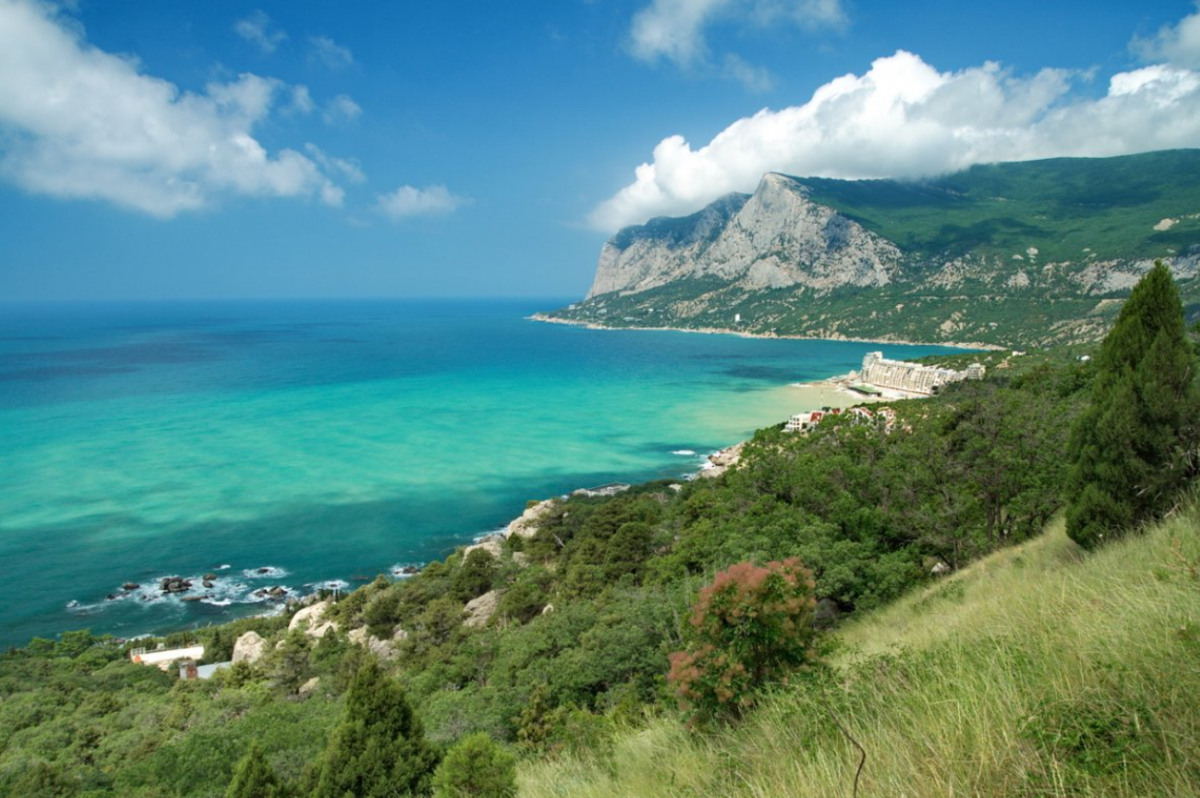 Где в крыму самое теплое. Бухта Ласпи Севастополь. Южный берег Крыма бухта Ласпи. Ласпинская бухта Крым. Пляж Ласпи Севастополь.