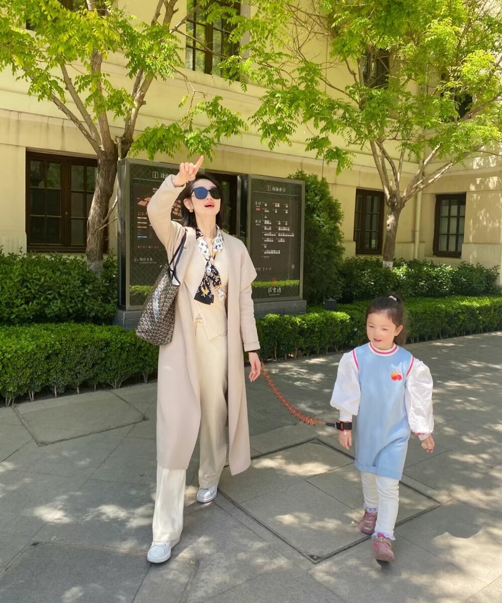 ребенка на поводке  Почему в Китае можно встретить ребенка на поводке | china.life | Дзен