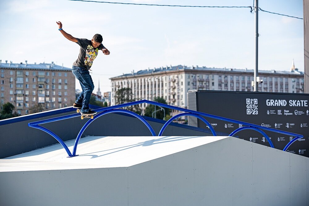 Заезд на вднх. Скейтер в прыжке. Grand skate tour 2024. Grand skate tour. Grand skate tour вднх.