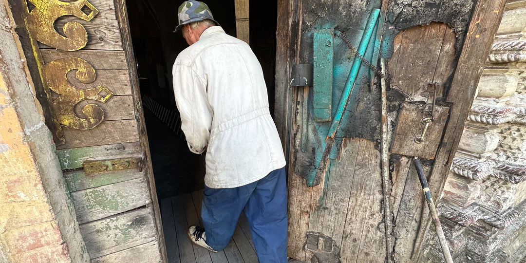 Охранник провел в полузаброшенный храм в Осташкове