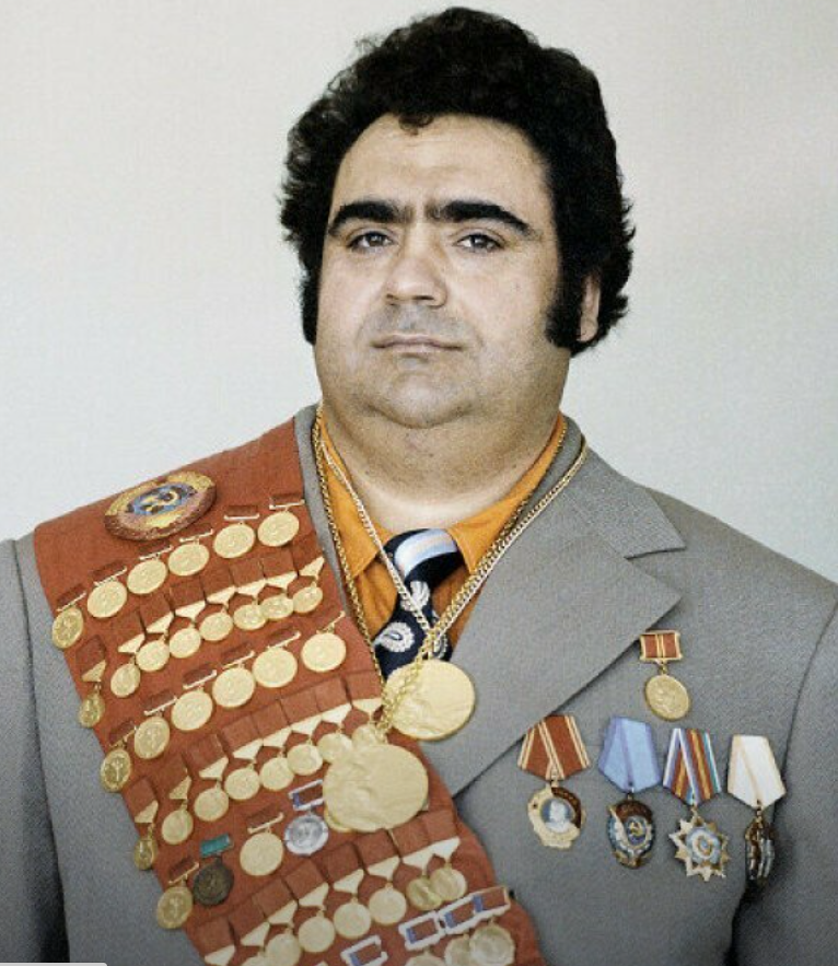 Штангист Олимпийский чемпион
