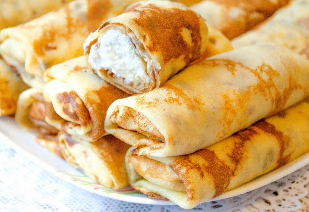 Сладкие блинчики с творогом и изюмом