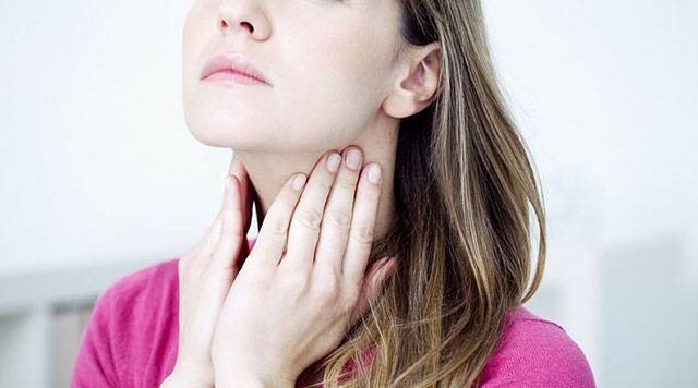 Активное вещество препарата – бензидамина гидрохлорид – входит в группу нестероидных антивоспалительных средств (индазолов) для местного использования. На воспаленные ткани дыхательных путей и ротовой полости препараты Тантум Верде оказывают антивоспалительное, противомикробное, болеутоляющее воздействие.

Фармакологический эффект антибиотика бензидамина заключается в моментальном разрушении клеточных мембран патогенных бактерий, нарушением их метаболизма, блокаде дальнейшего распространения инфекции.
По отношению к некоторым группам грибков препарат оказывает выраженное фунгицидное воздействие, разрушая их клетки, препятствуя дальнейшему разрастанию грибковой колонии.