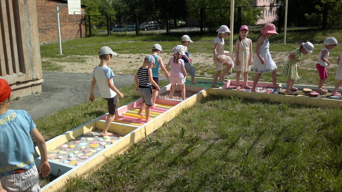 Тропинка здоровья в детском саду своими руками на участке фото