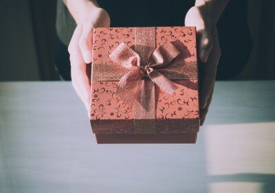 18 идей подарков подруге на день рождения
