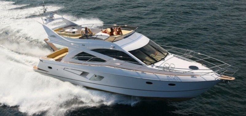 Внимание! Девицы в комплектацию яхты не входят и оплачиваются отдельно