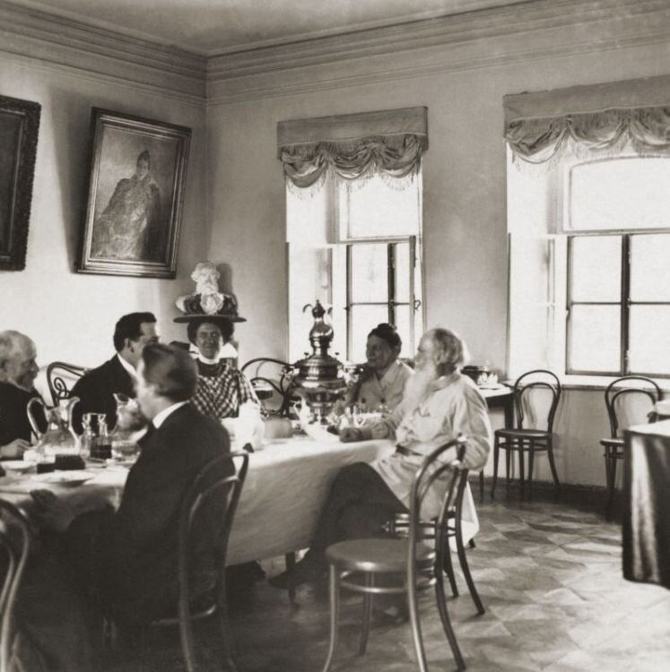 чехов пьем чай. дворянский обед российская империя 19 век. чехов и толстой. застолье в царской россии. чаепитие с самоваром 19 век.