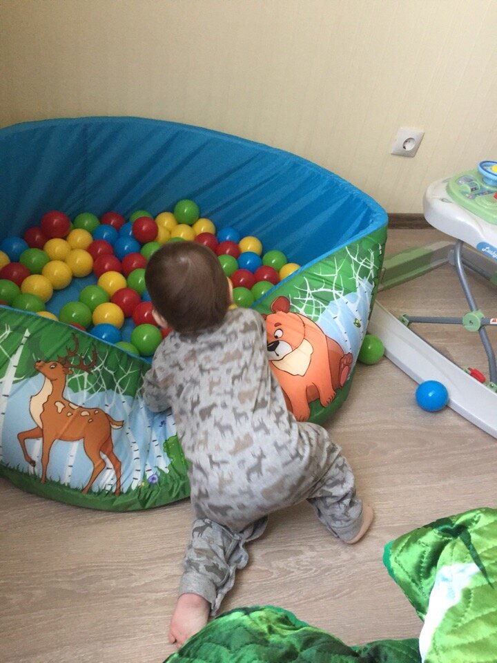 Процесс сбора шариков в бассейн:)