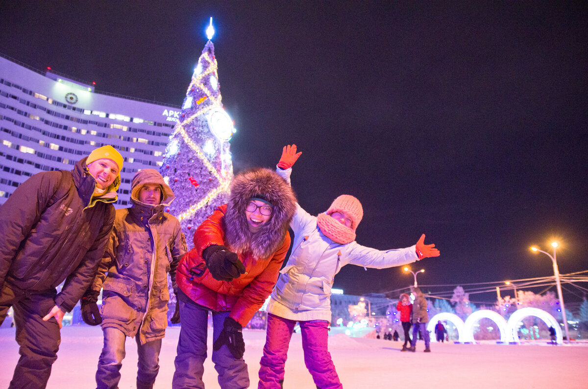 В городе очень много иллюминации. Конечно, ведь зимой здесь полярная ночь: большую часть времени темно