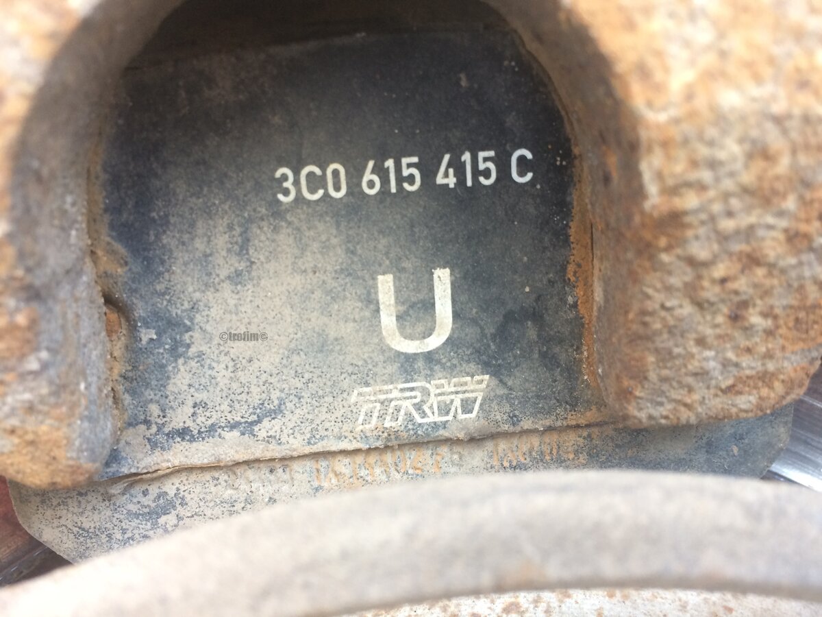 С завода стоит 3C0615415C они же Textar