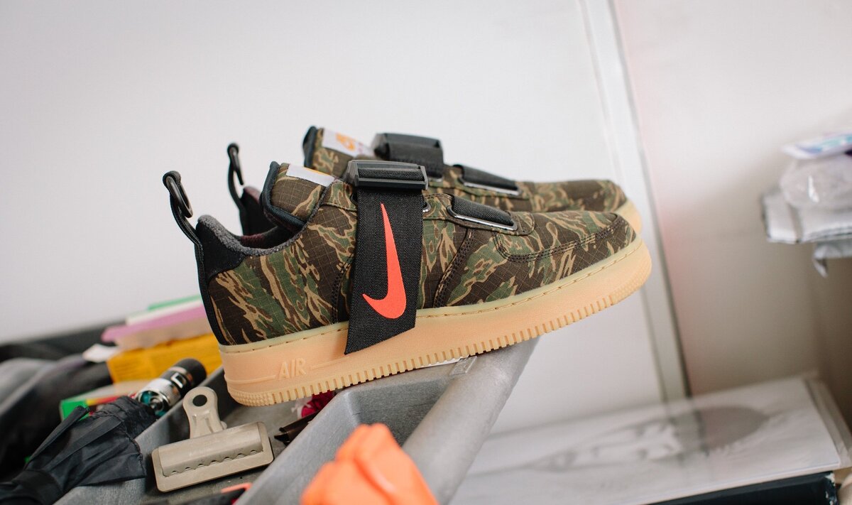 Air force 1 utility low carhartt best sale