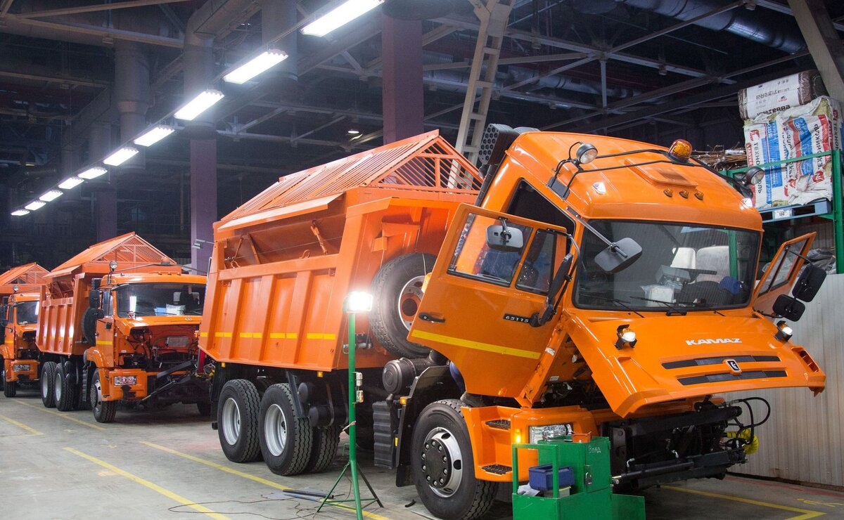 мерседес самосвал 8х4. самосвал 6х4 hongyan saic-iveco. мерседес актрос самосвал. Iveco hongyan самосвал. Howo самосвалы 57075.