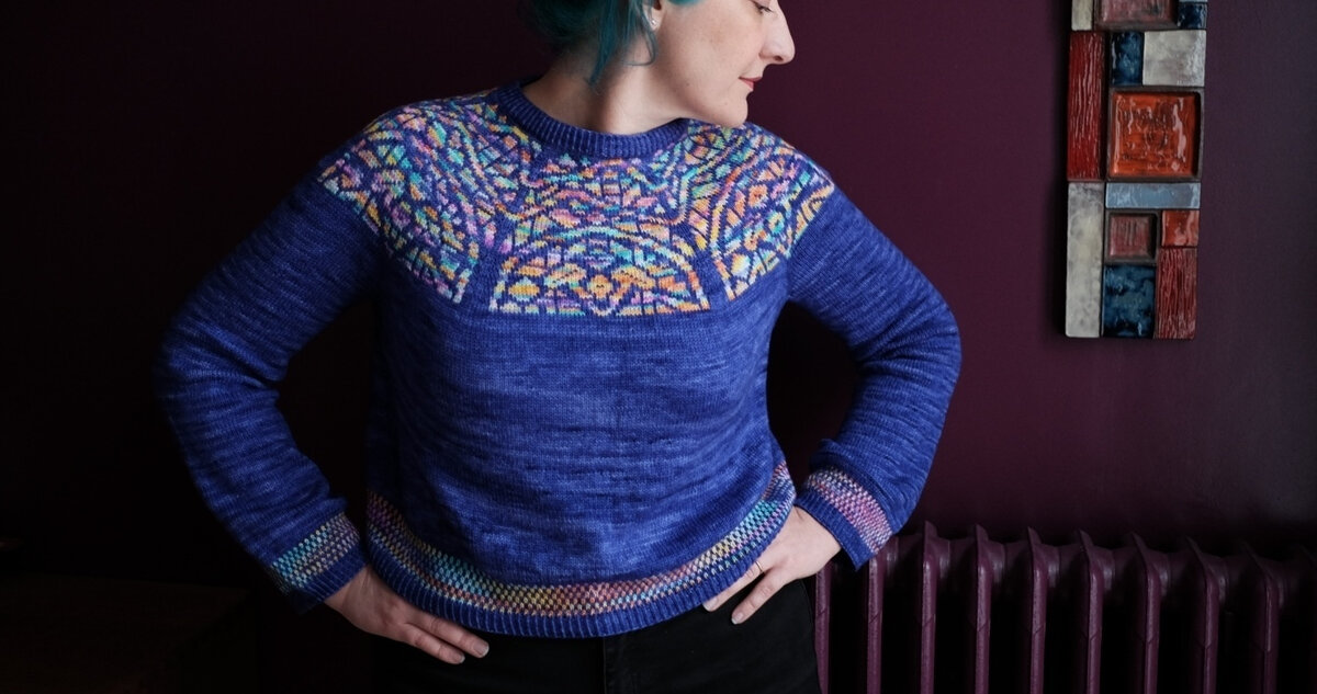 Вязаный спицами пуловер Gaudi от Julie Dubreux