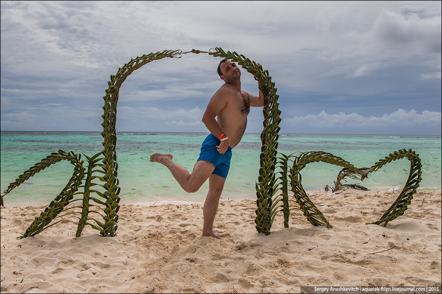 Известный некрасивый блогер сделал горячие пляжные фотки, высмеяв фотографирующихся для Инстаграма девушек