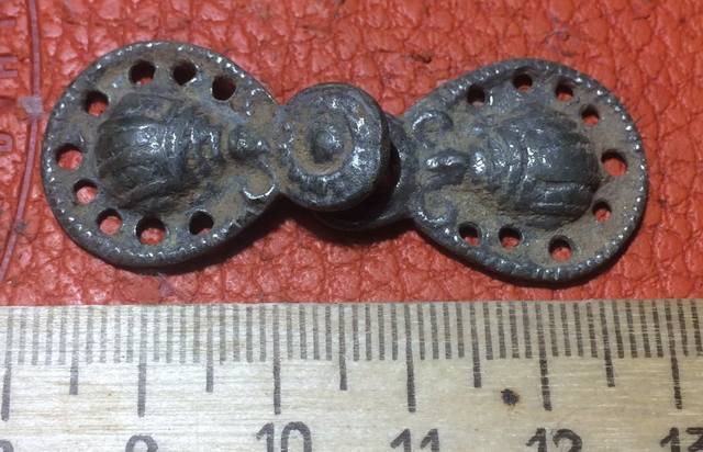 Кафтанная застежка, фото с ревьюдетектора.