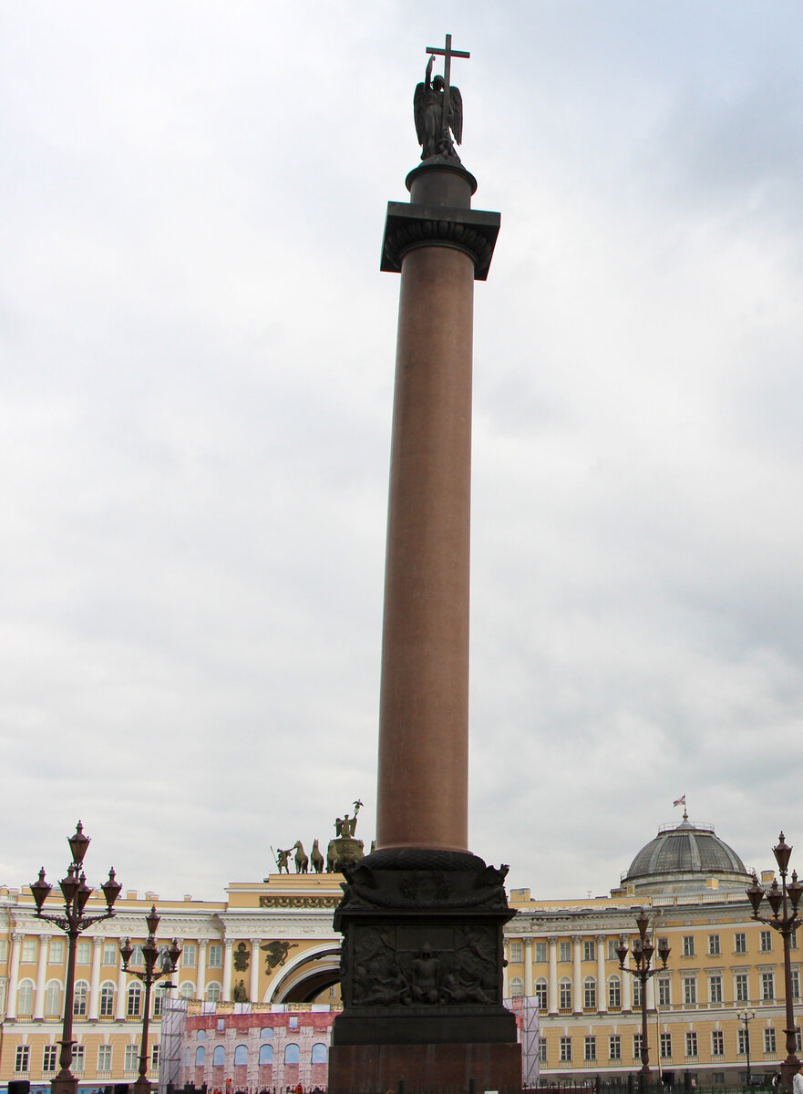 Александровская колонна, Дворцовая площадь  
1834, О. Р. Монферран
(фото — О. Феофанова)