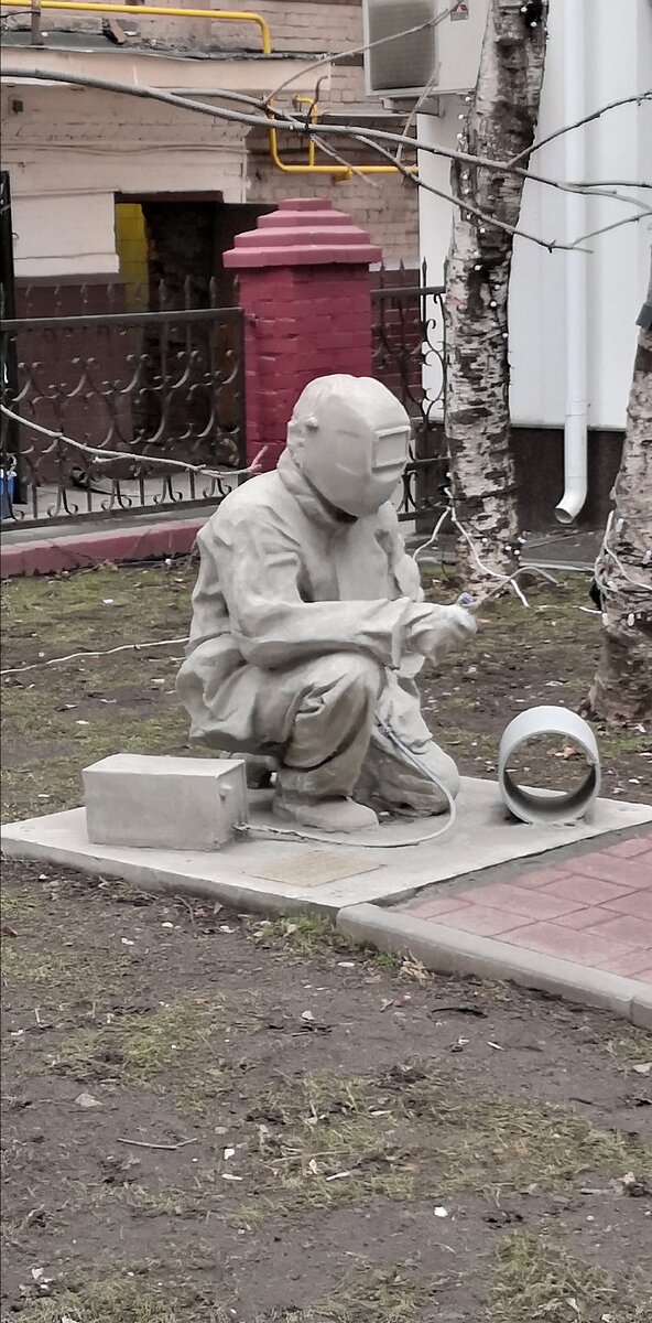 Памятник СВАРЩИКУ!