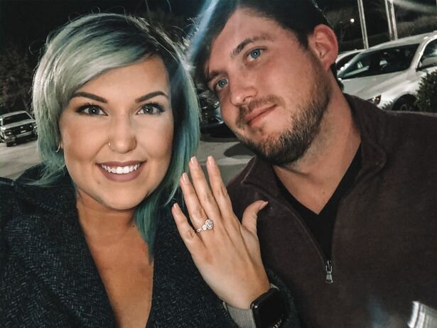 Адам и Коринна обручились по-настоящему через несколько месяцев